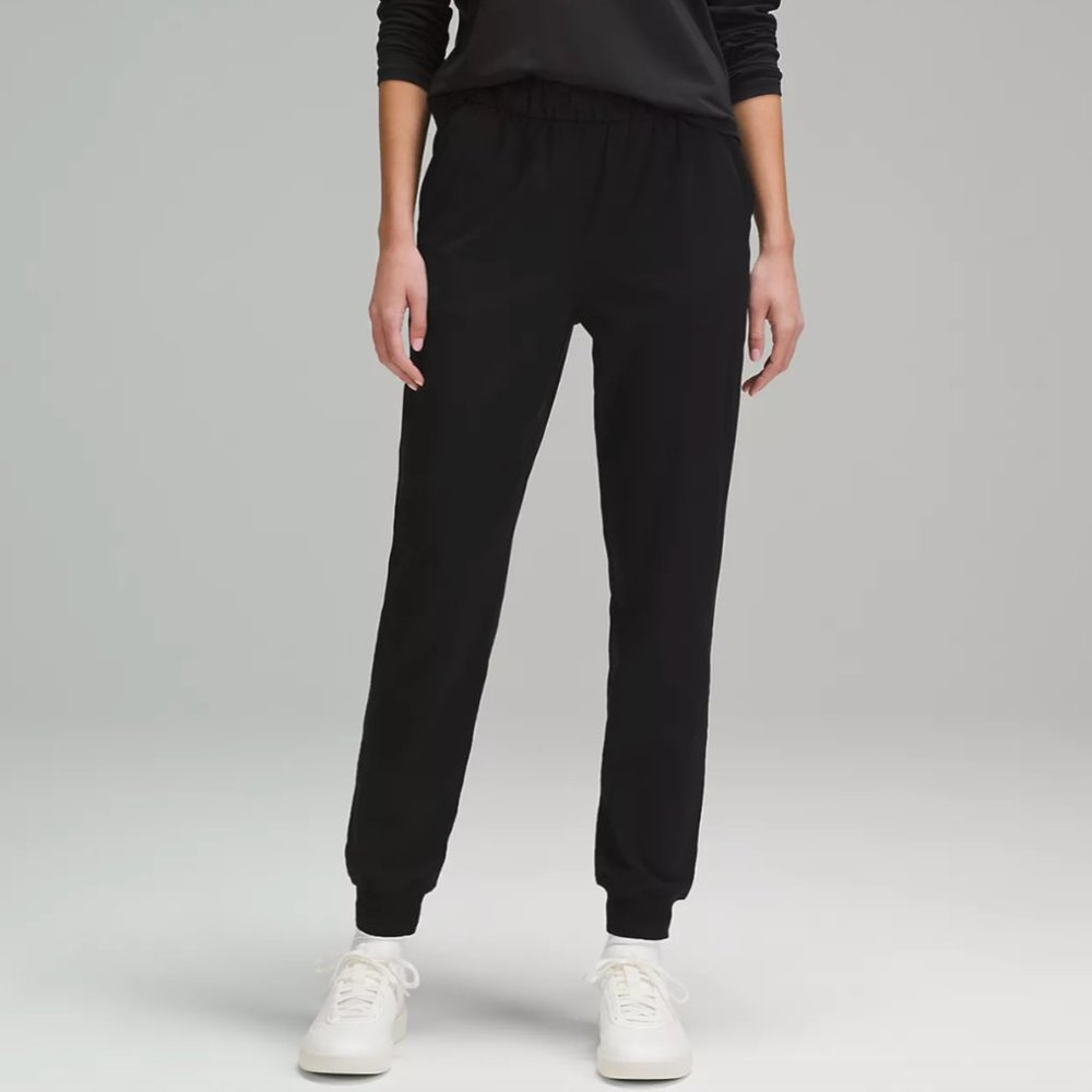 Lululemon Stretch Jogger Full Length size 4 in black